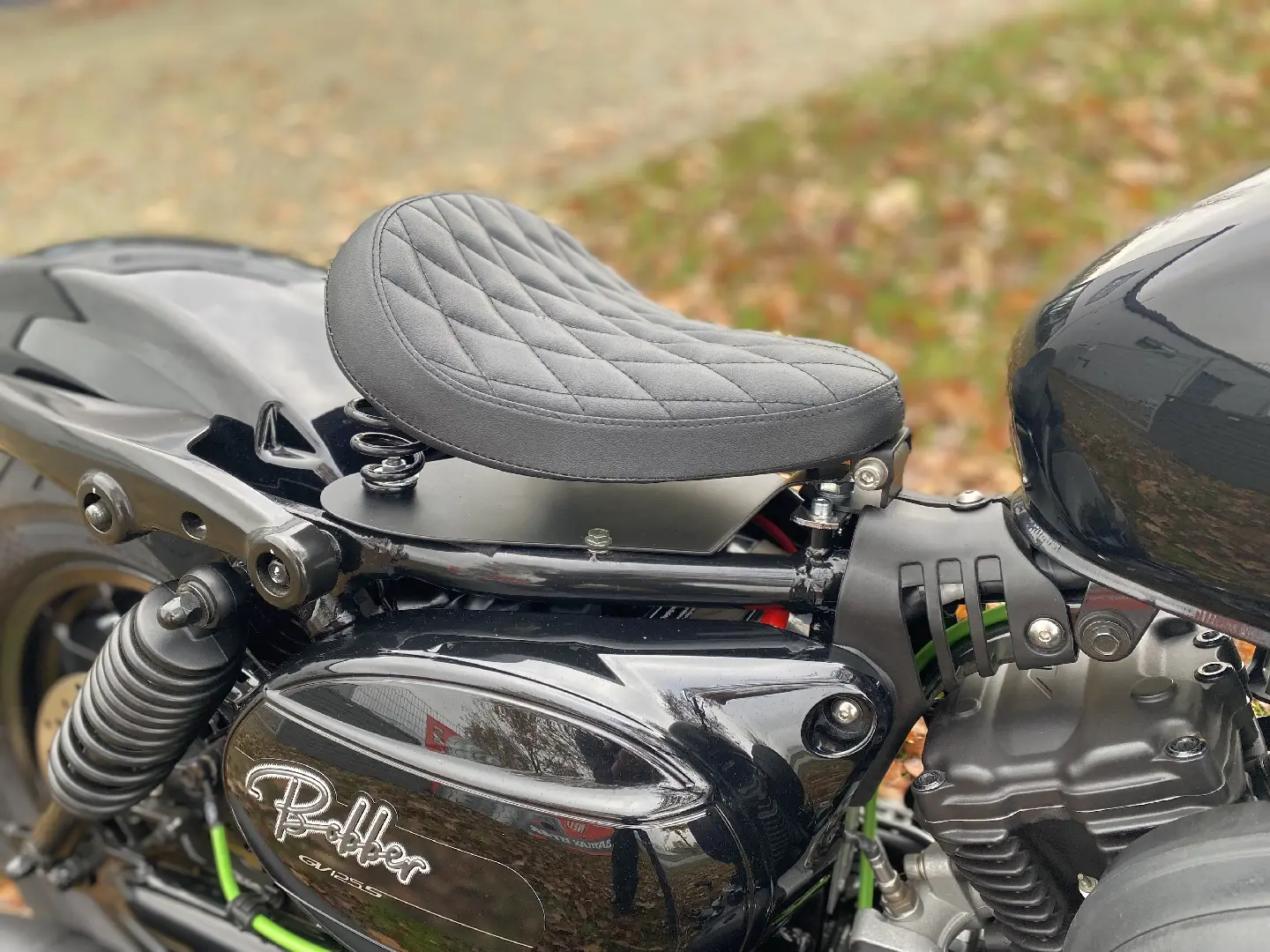 inzelsitz und Linienführung am Hyosung GV125 S Z Bobber