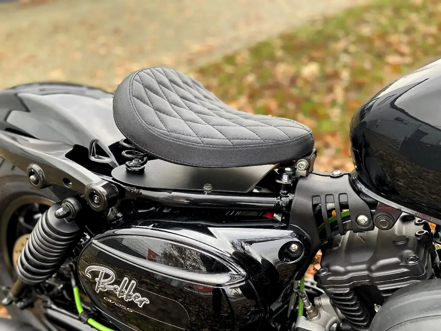 Hyosung GV125 Bobber Umbau mit gekuerztem Heck, Einzelsitz, LED Blinkern und schwarzer Lackierung in Walsrode