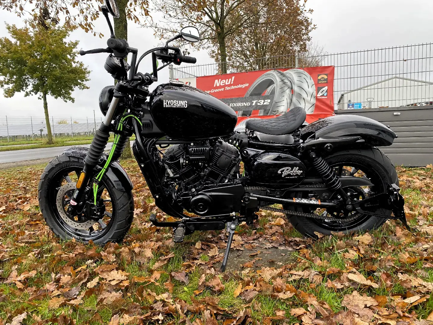 Hyosung GV125 Bobber Umbau mit gekuerztem Heck, Einzelsitz, LED Blinkern und schwarzer Lackierung in Walsrode