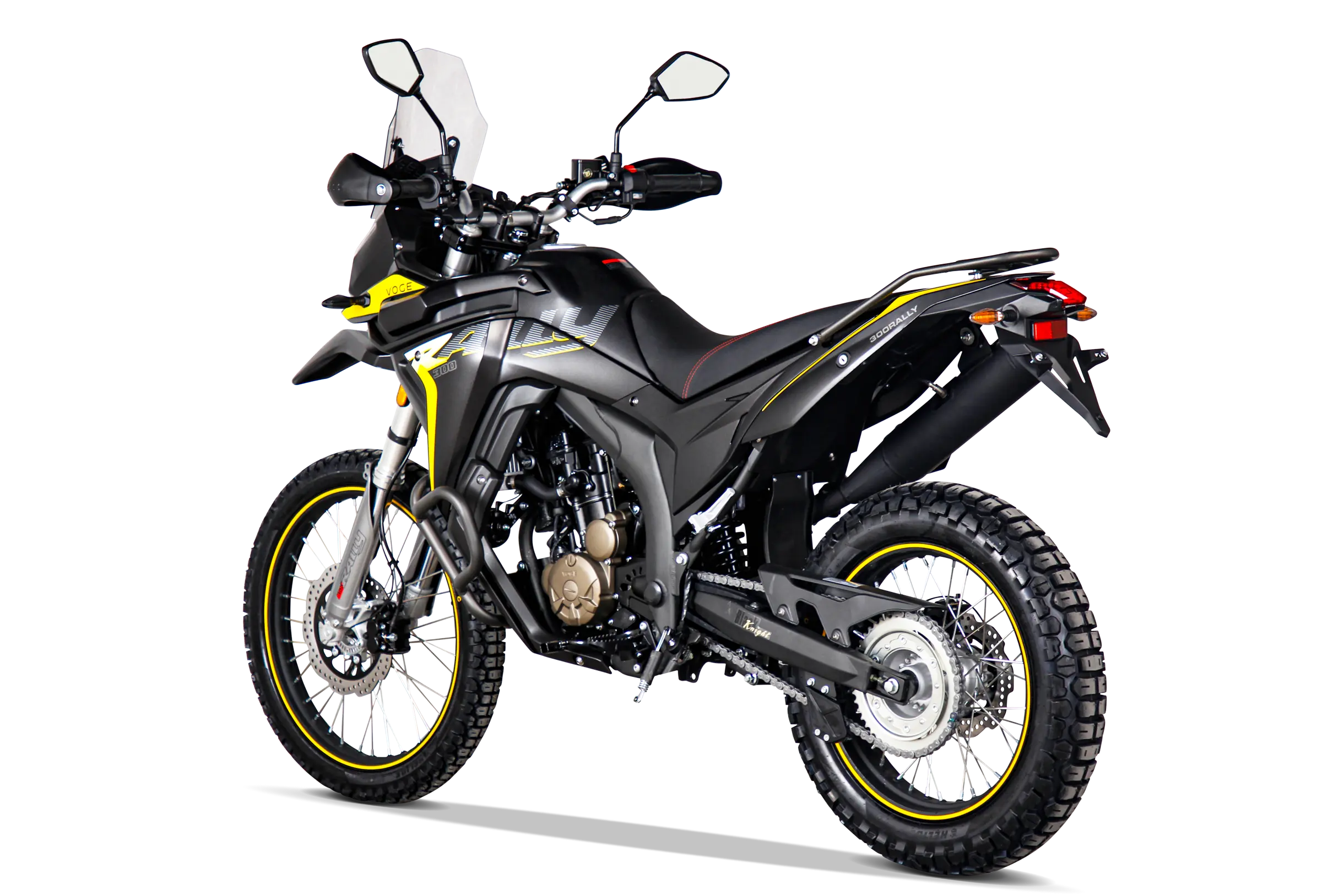 VOGE 300 Rally Adventure Bike in Schwarz und Gold aus Heck-Links-Perspektive mit Rallye-Design und Enduro-Ausstattung.