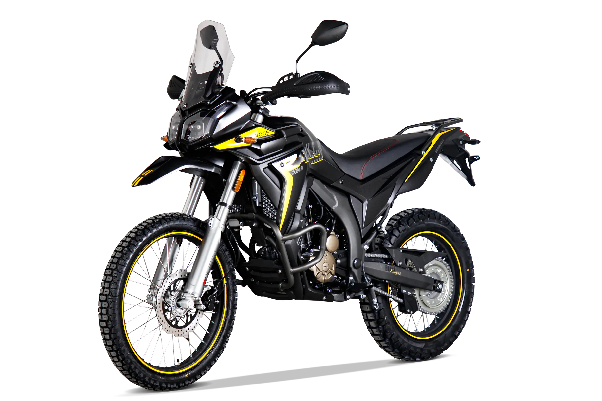 VOGE 300 Rally Adventure Bike in Schwarz und Gold aus Front-Links-Perspektive mit hoher Windschutzscheibe und Offroad-Bereifung.