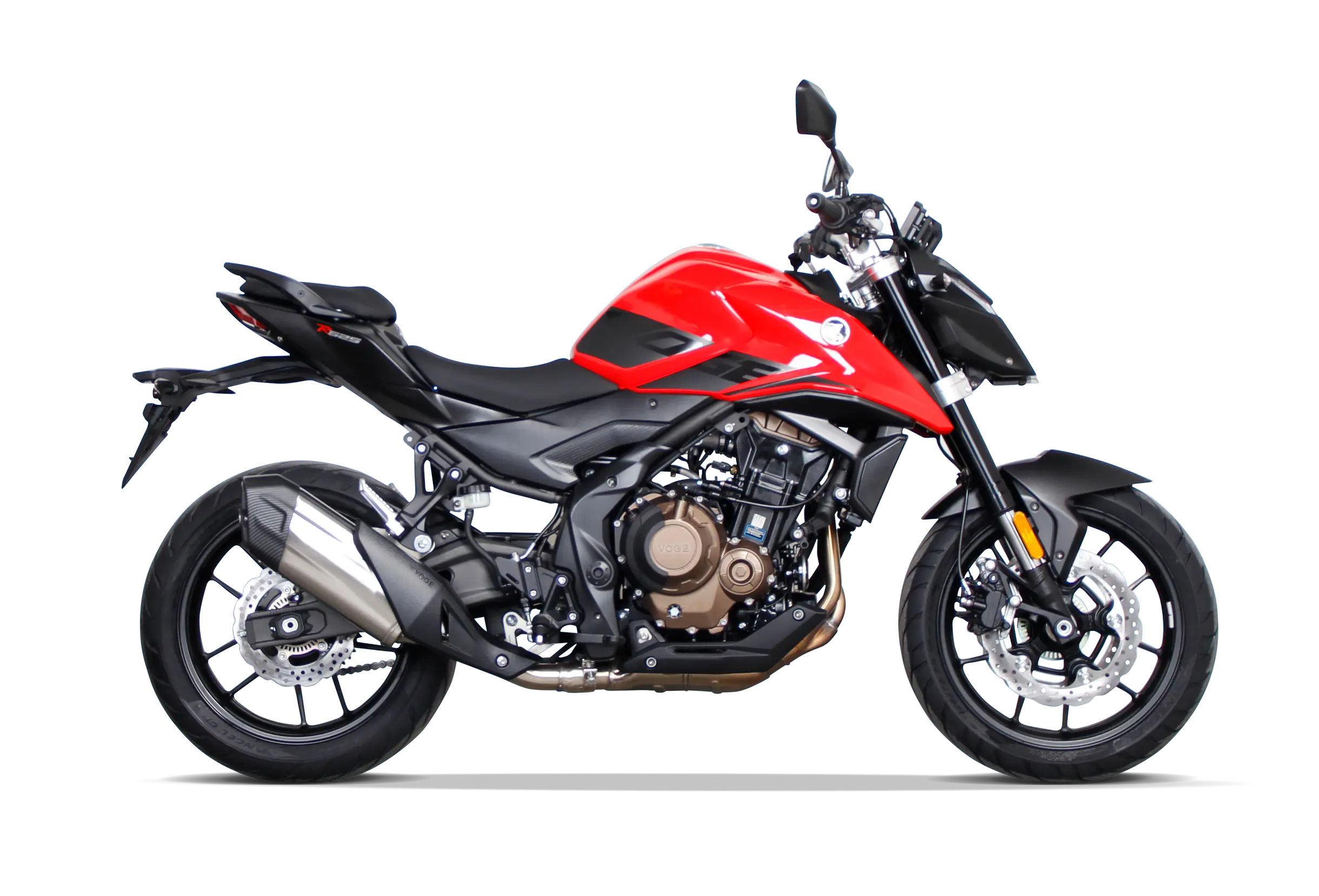 VOGE R625 Motorrad rot Seitenansicht links Naked Bike 2024 mit schwarzem Rahmen und Auspuff