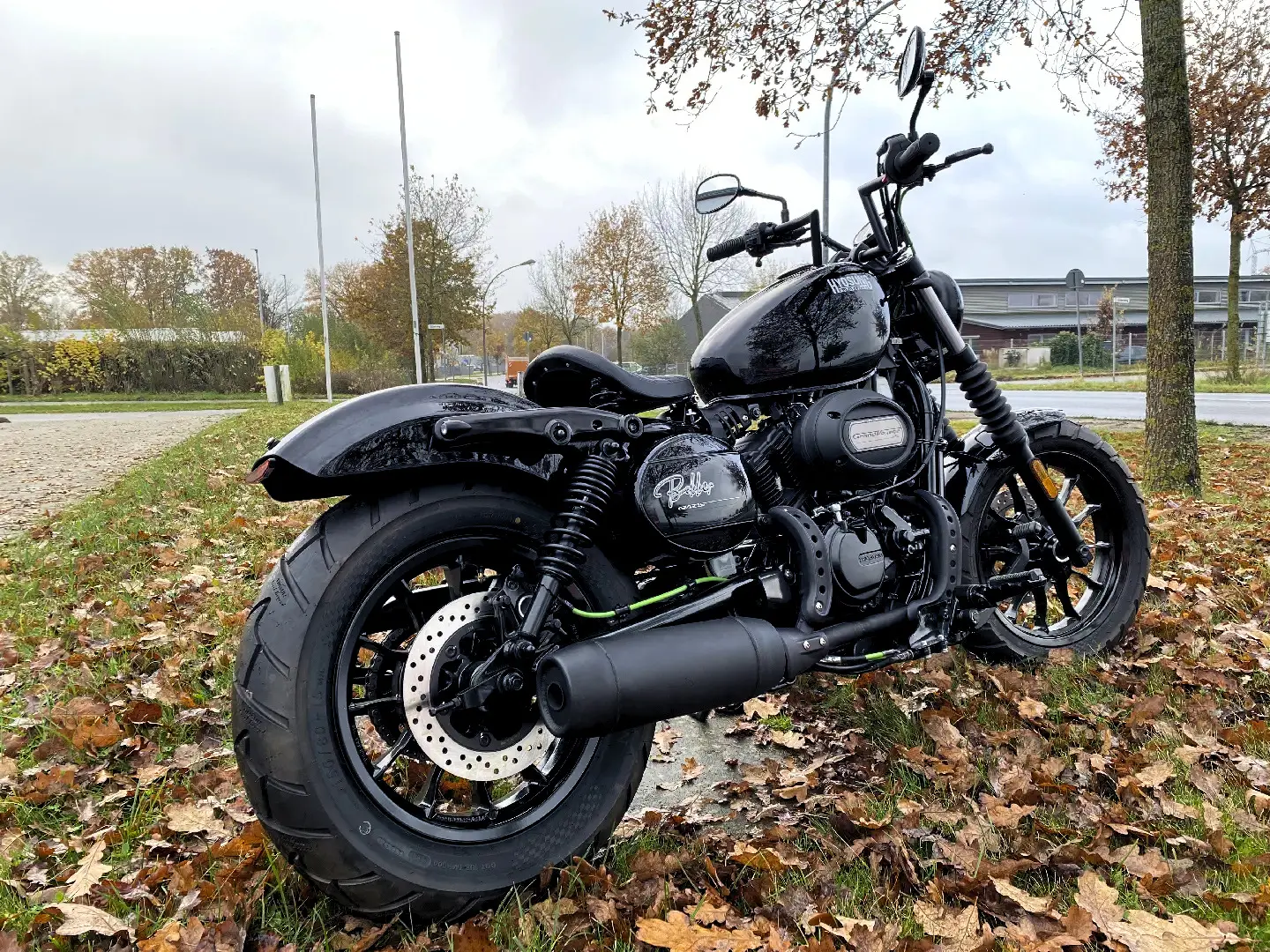 Hyosung GV125 Bobber Umbau mit gekuerztem Heck, Einzelsitz, LED Blinkern und schwarzer Lackierung in Walsrode