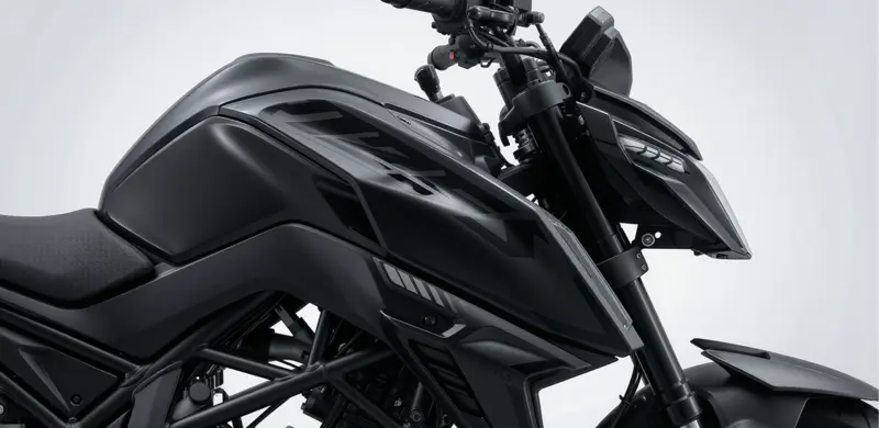 Detailansicht der Tankverkleidung und Frontpartie der VOGE 125R in Schwarz