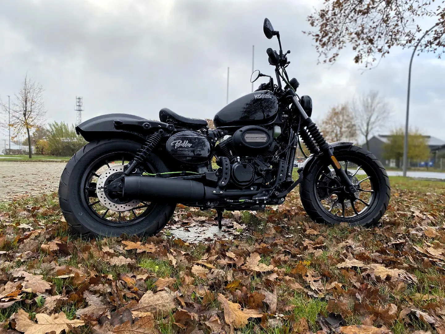 Hyosung GV125 Bobber Umbau mit gekuerztem Heck, Einzelsitz, LED Blinkern und schwarzer Lackierung in Walsrode
