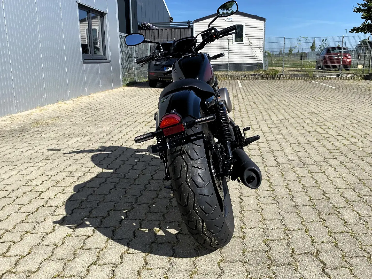 Hyosung GV125 Bobber Umbau mit kurzem Heck, breitem Hinterreifen und Endschalldaempfer in Walsrode