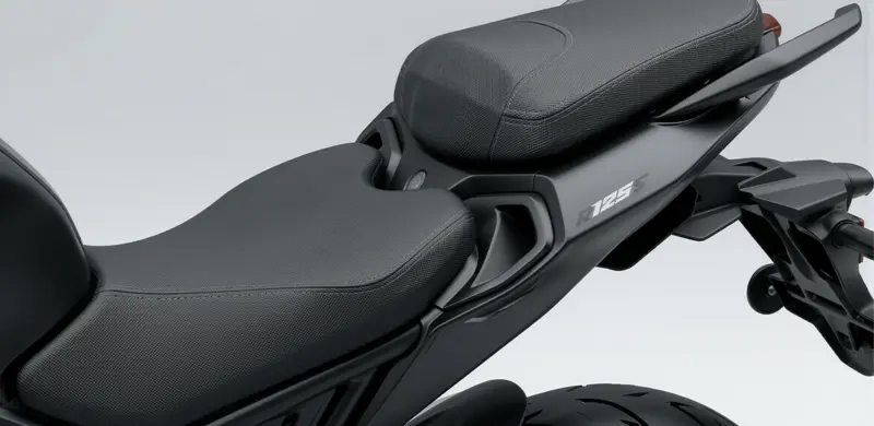 Ergonomische Sitzbank der VOGE 125R mit Fahrer- und Soziussitz