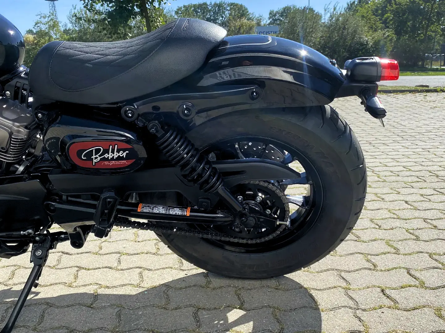 Hyosung GV125 Bobber Umbau mit kurzem Heck, breitem Hinterreifen und Endschalldaempfer in Walsrode
