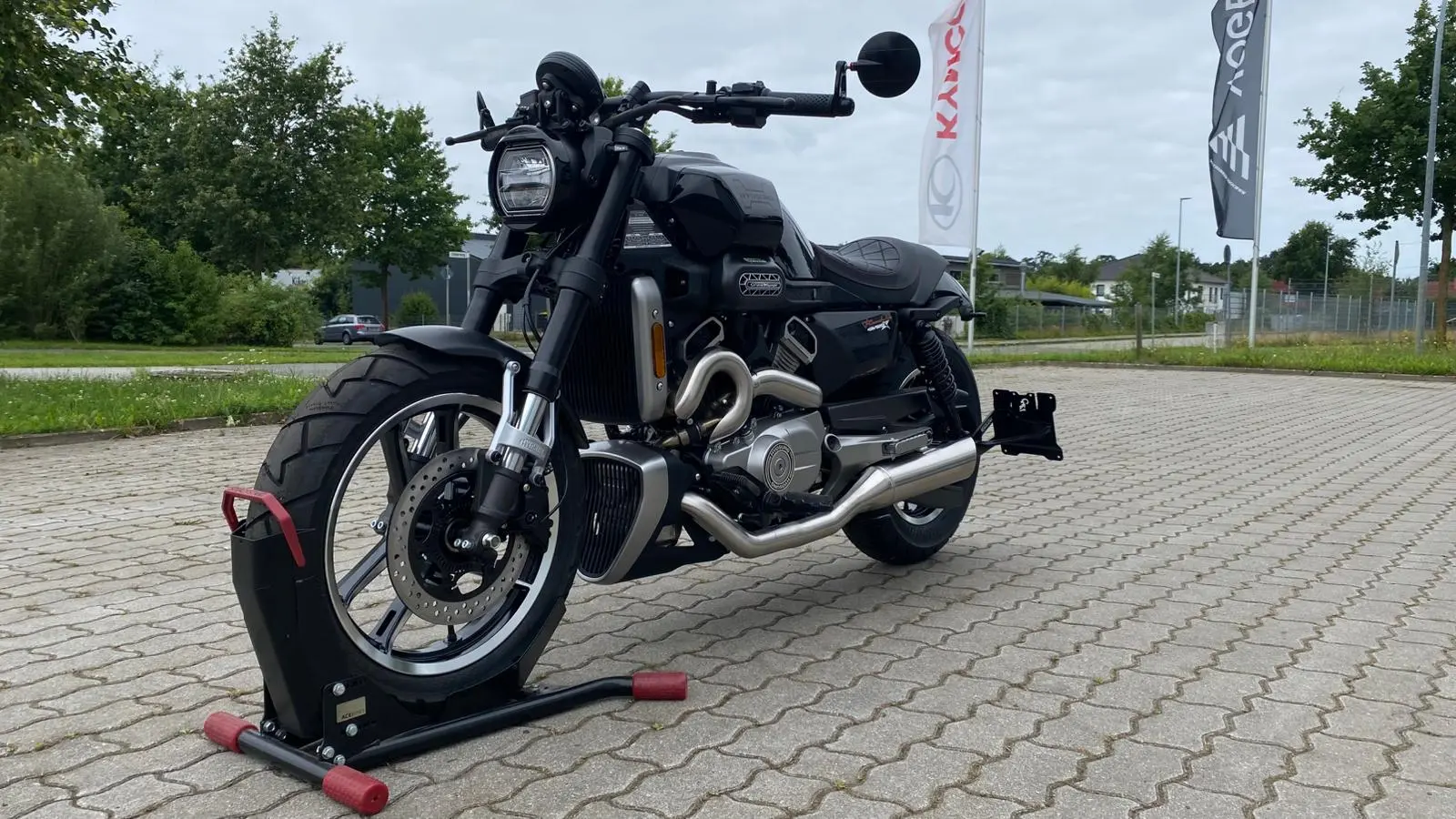 Hyosung GV125X BTL Edition