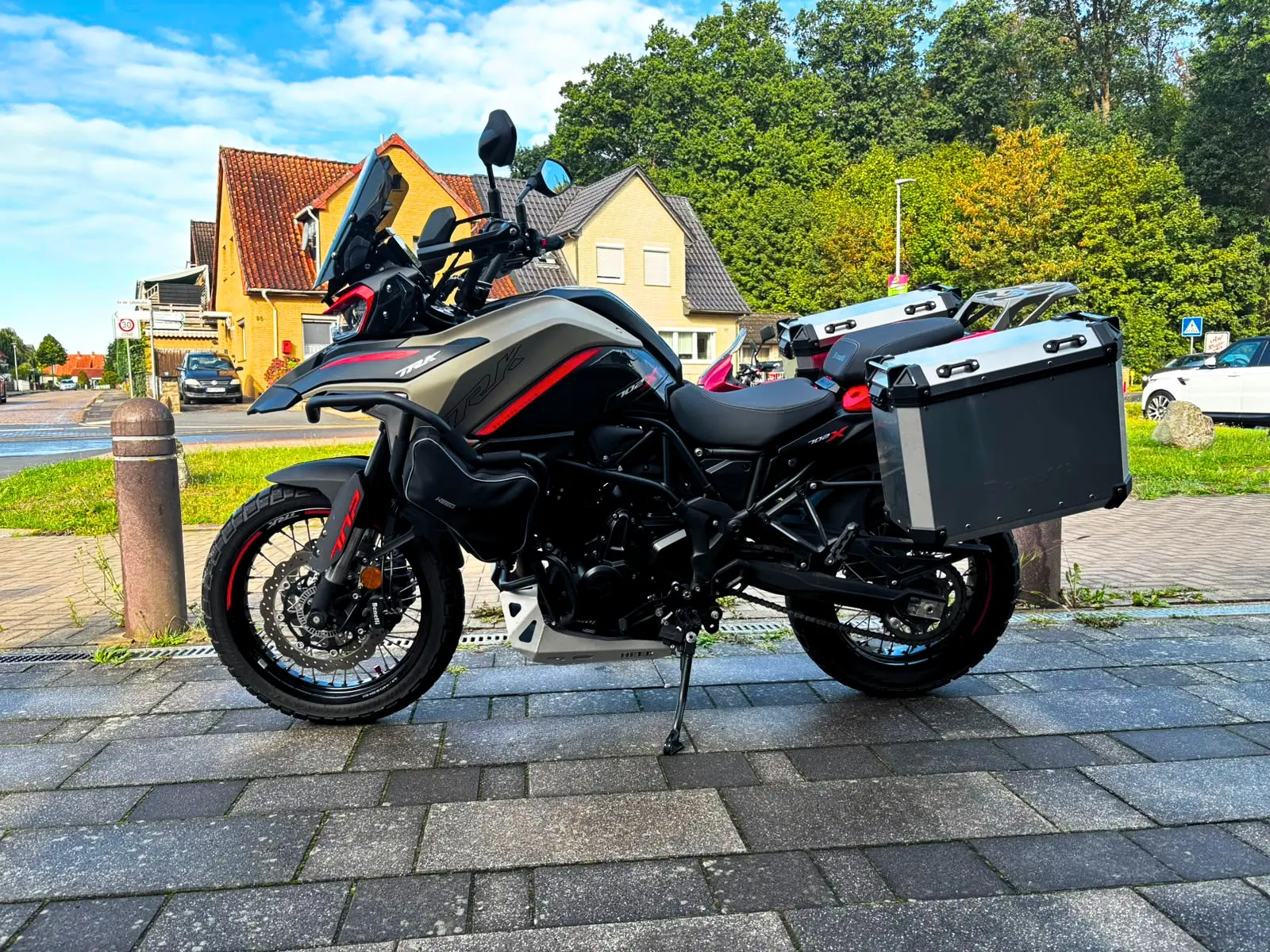 Benelli TRK 702 X Gebrauchtmotorrad mit Koffern bei BikeTech Lohmann